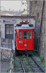 El coche motor número 2 ha llegado a la estación Principe-Tal y regresará cuesta arriba después de una breve maniobra de cambio de sentido.