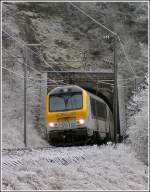 3019 is leaving the tunnel Kirchberg near Kautenbach on December 25th, 2007.