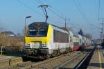 . 3013 photographed with bilevel cars in Schifflange on January 31dt, 2014.