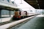 Scanned picture of CFL 907 pushing away a set of SNCF Grand Comfort coaches at Luxembourg Gare Central on 23 July 1999.