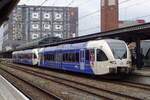 Il 10 maggio 2019 Arriva 279 guida un GTW 2/8 fuori da Nijmegen come treno regionale per Roermond.