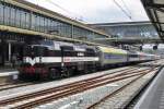 HUSA/ACTS/EETC 1252 has arrived at 's Hertogenbosch with the empty stock for Autoslaaptrein 13419 to Alessandria on 4 July 2014. The loco still wears the ACTS-markings on the nose.