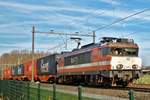 On 26 March 2016, LOCON 9905 hauls a container train through Alverna.