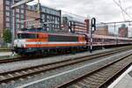 On 18 July 2016, LOCON 9902 hauls an extra train out of 's-Hertogenbosch.