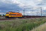 RRF 189 091 hauls an engineering train through Valburg CUP and shows her new RRF colours on 22 July 2020.