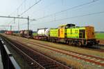 On 23 July 2016 RRF 23 shunts a short intermodal train at Lage Zwaluwe.