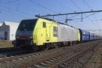 RFO 189 205 hauls a blue VTG coal train through Blerick on 5 March 2022.