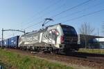 Landshark RFO 193 623 hauls a container train near Oisterwijk om 10 March 2022.