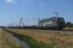 On 16 June 2023 RFO 193 947 hauls a rather empty container train through Valburg into Germany.