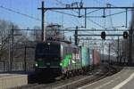 RFO  193 742 hauls a container train through Blerick toward Gekkengraaf on 4 March 2022.