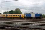 The Saga begins. On 29 September 2016 Volker Rail 203-5 shunts decommissioned NS DM'90s BUFFEL DMUs at Nijmegen for a possible sale to a Romanian operator. Unclearities in -amongst others- obligatory documentations however ended the sale in 2019. Since Prorail and Nijmegen wanted the area, where 48 BUFFELs were stored, to be cleared up for building an extra platform at Nijmegen, the sale fell through and NS bought the BUFFELs back to get rthem to the scrapyard. 