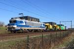 On 18 March 2022 Volker Rail 7178 hauls a construction train through Tilburg-Reeshof toward Roosendaal.