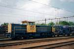 On 16 Augustus 1998 NS 6433 shunts at Roosendaal.