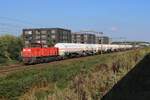 LNG train with 6412 at the reins passes through Tilburg-Reeshof on 23 August 2023.