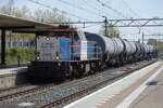 LTE 6434 hauls a tank train through Lage Zwaluwe on 27 April 2026.