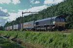 On 14 July 2016 Railtraxx had one of their first services in the Netherlands with 266 118 hauling a container train through Tilburg Oude Warande.