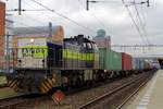 ACTS 7104 stands with the Acht-shuttle container train into 's-Hertogenbosch on 22 February 2005.