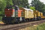 On 9 June 2023 RTSwietelsky 1018 hauls a railway engineering train through Oss. 