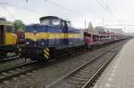 When ex-ACTS (now HUSA) 6005 shunted some autotransporter wagons for the EETC to Livorno, it started to pour at 's Hertogenbosch on 24 May 2013. Shortly after the shunt was completed, the sun broke through...
