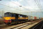 Only a few years, ACTS and her fans could enjoy three ex-BR Class 58s, 5811 hauling a diverted container train into Nijmegen on 23 June 2003.