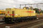 On 17 October 2014 Strukton 303003 'JANINE' runs light through Amersfoort.