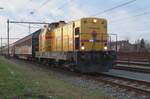 Strukton 303004 MONIQUE shunts a block train at Oss on 18 January 2023.