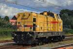 OOC, ex-Strukton 2284 304 (303004) enters Oss on 10 August 2026 to pick up a cereals train.