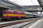 Ex-ACTS 1254 stands at 's Hertogenbosch on 4 July 2014 with the empty stock for the Autoslaaptrein 13413 to Kopr in Slovenia.