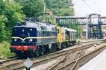 On 4 March 2000 NS 1202 hauls new items for the NSM at Utrecht, leaving Arnhem.