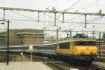 Scanned picture of 1831 with SBB coaches arriving at Arnhem Centraal on 24 May 2001.