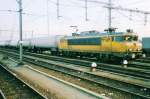 Scanned picture of NS 1625 with LPG-tank train at Venlo on 24 October 1996.