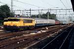 On 12 JUly 1993 NS 1645 hauls an international train into Utrecht CS. 