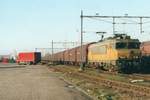 Steel train with 1624 is about to leave Amsterdam Westhaven on 21 January 2001.
