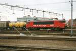 On 27 April 2000 NS Cargo 1637 (the only member to receive the NS Cargo colours) leaves Venlo with a mixed freight.