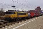 Bentheimer Eisenbahn E01, also known as 1835, hauls a container train through Amersfoort on 5 December 2018.