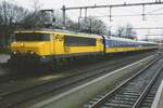On a perfectly miserable 14 November 1994, NS 1621 stands with an IC to Eindhoven at Venlo and suffers a rain shower.