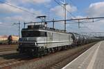 RFO 1829 speeds through Lage Zwaluwe with a tank train for Dordrecht on the late afternoon of 25 April 2025.