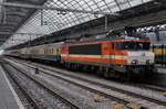 LOCON Benelux 9903 stands with an extra train on 30 March 2015 in Amsterdam Centraal.