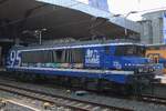 RFO 1831, die mit einem Anstrich zur Gratulation der niederländischen Erhaltungsvereinigung NVBS zu ihrem 95. Jubiläum unterwegs ist, rangiert am 27. April 2026 in Rotterdam Centraal.