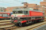 RailExperts 9904 badet am 1. August 2026 in Amersfoort im Sonnenlicht. An diesem Tag verfolgten etwa 250 Eisenbahnfotografen die letzte Testfahrt des Blokkendoos 9107 (die sich als voller Erfolg herausstellte). Die Ankunft von zwei ehemaligen NS 1600/1800 in der Gestalt von Rail Adventure 9903 und RXP 9904 steigerte die Freude zusätzlich.