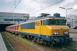 On 27 June 1998, NS 1777 is about to depart from Den Haag CS.
