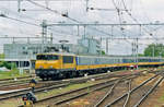 On 18 October 2005, NS 1775 hauls an IC-service to Maastricht into 's-Hertogenbosch.