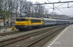 Not exactly a still at 's-Hertogenbosch on 4 March 2012: while the statives for cameras of at least three photographers add up to the sphere, NS 1747 hauls one of five over night trains from Tyrol out
