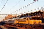 On 5 November 2003 NS 1747 has arrived at Roosendaal with a Bergland Express overnight train to Avignon via Brussels and Mons, necessitating a loco swap for the Belgian tracks.