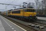 On 17 March 2017 NS 1757 stands with a set of DD-AR double deck coaches at Wijchen for a train to Zutphen.