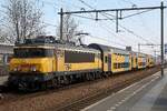 On 1 April 2016 NS 1764 hauls a DD-AR stopping train to Deurne out of Nijmegen Dukenburg.