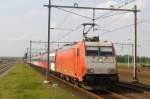 On 2 October 2009 HSA 186 111 speeds through Lage Zwaluwe.