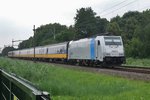 Hauling a Benelux-IC from Bruxelles-Midi,  186 424 approaches Dordre3cht Zuid on 23 July 2016.