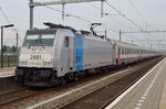 RP 186 181/2861 speeds through Lage Zwakuwe toward Bruxelles-Midi on 22 September 2016.