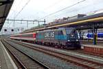 Alpen-Express 13466 stands in 's-Hertogenbosch on 1 March 2020, being hauled by Lineas 186 293.